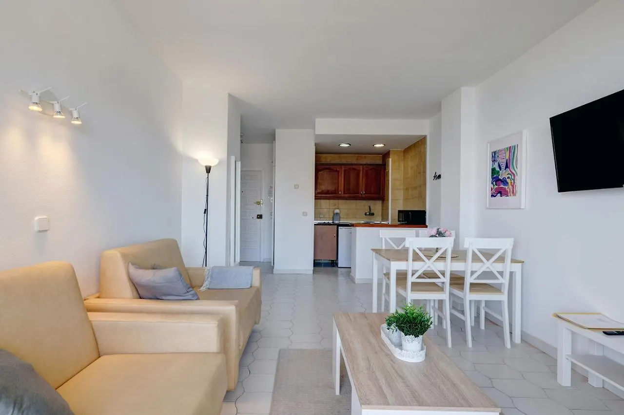 095 - Bright & Comfortable Holiday Apartment With Water Park & Sea Views Benalmádena