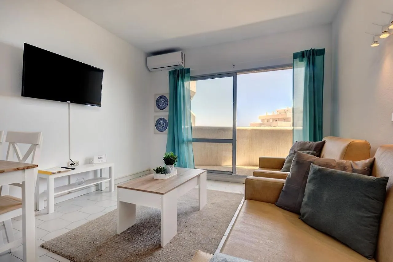 095 - Bright & Comfortable Holiday Apartment With Water Park & Sea Views Benalmádena 0*,  España