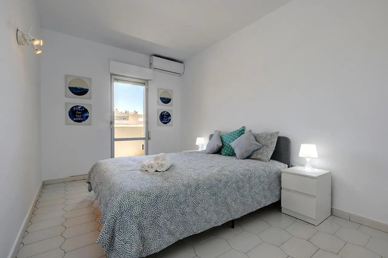 095 - Bright & Comfortable Holiday Apartment With Water Park & Sea Views Benalmádena